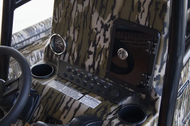 Slide: The Image of Avid 22 CC Rogue 2026 - 6