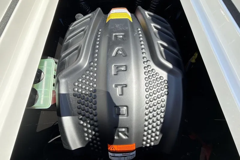 Slide: The Image of 2026 Moomba Mondo engine with Raptor branding, showcasing powerful performance features. - 20