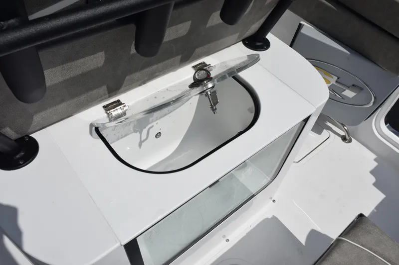 Slide: The Image of Livewell on 2026 Sea Hunt Gamefish 25 boat, featuring a transparent lid and modern design. - 24