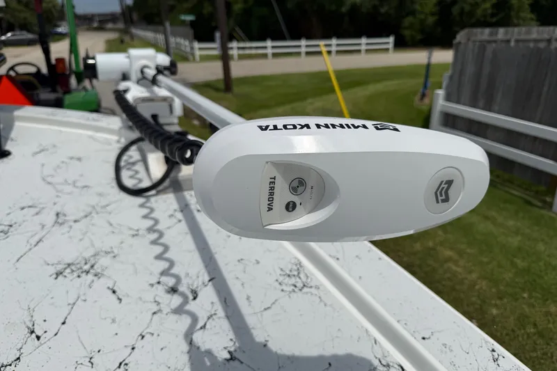Slide: The Image of Minn Kota Terrova trolling motor on 2024 Shallow Sport 25 X3 boat. - 17