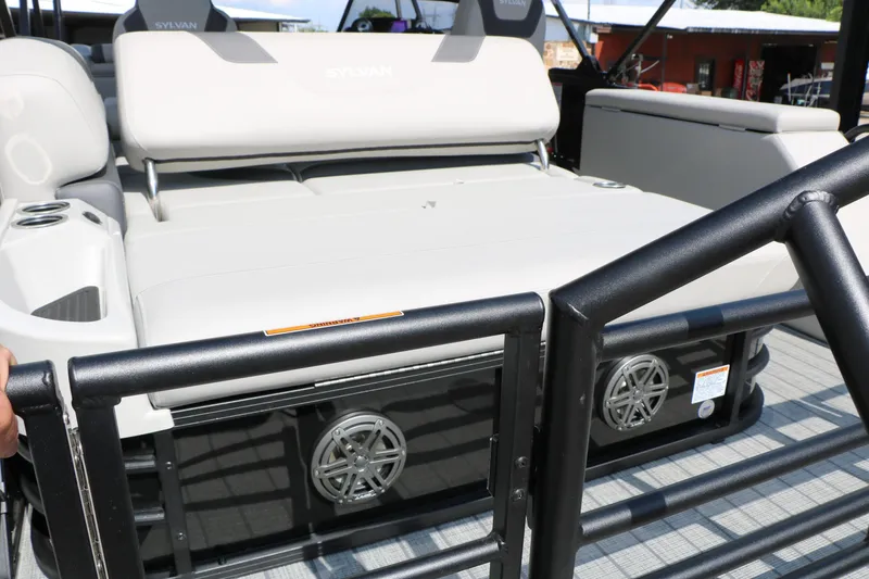 Slide: The Image of 2025 Sylvan L3 CLZ DH boat with comfortable seating and modern design. - 15