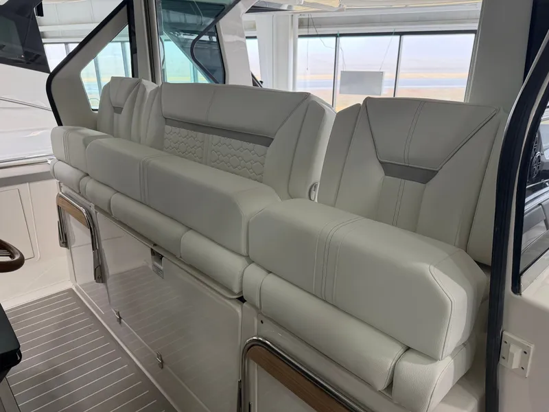 Slide: The Image of Tiara 48LS 2026 - 19