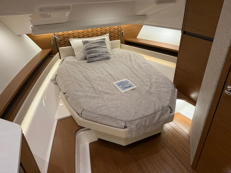 Slide: The Image of Tiara 48LS 2026 - 22