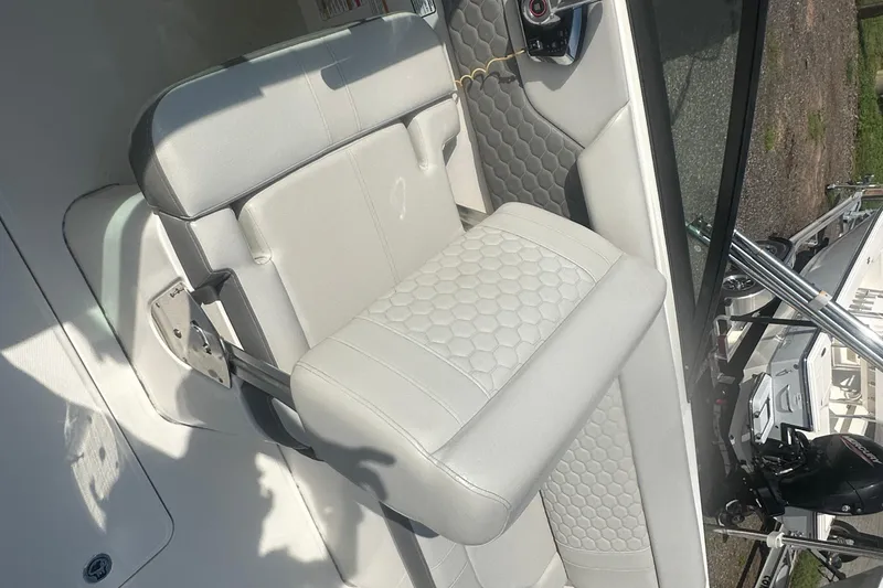 Slide: The Image of 2023 Sea Ray SDX 250 Outboard boat seat with hexagonal pattern upholstery. - 16