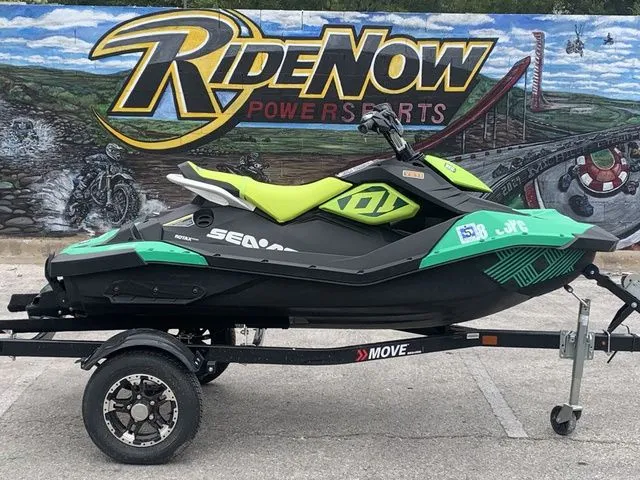 Slide: The Image of Sea-Doo Spark Trixx 2-up Rotax 900 H.O. ACE IBR 2021 - 1