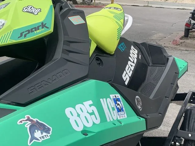 Slide: The Image of Sea-Doo Spark Trixx 2-up Rotax 900 H.O. ACE IBR 2021 - 15