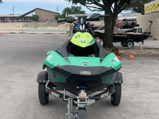 Slide: The Image of Sea-Doo Spark Trixx 2-up Rotax 900 H.O. ACE IBR 2021 - 3