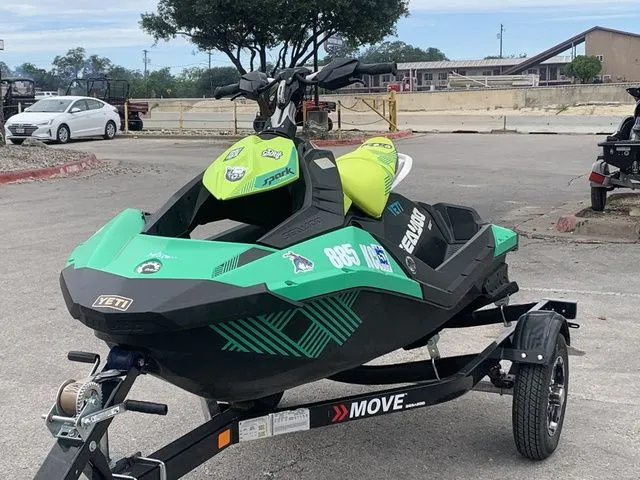 Slide: The Image of Sea-Doo Spark Trixx 2-up Rotax 900 H.O. ACE IBR 2021 - 4