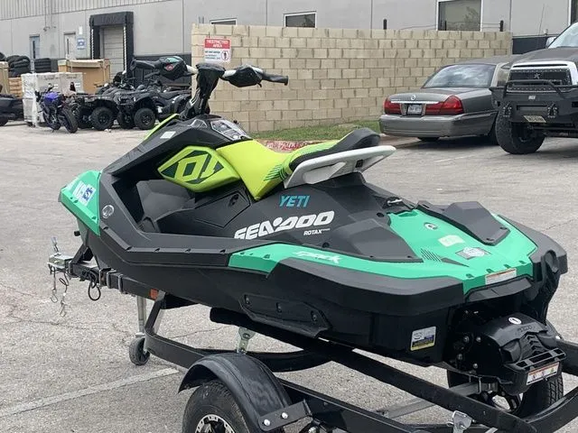 Slide: The Image of Sea-Doo Spark Trixx 2-up Rotax 900 H.O. ACE IBR 2021 - 6