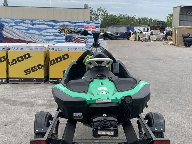 Slide: The Image of Sea-Doo Spark Trixx 2-up Rotax 900 H.O. ACE IBR 2021 - 7