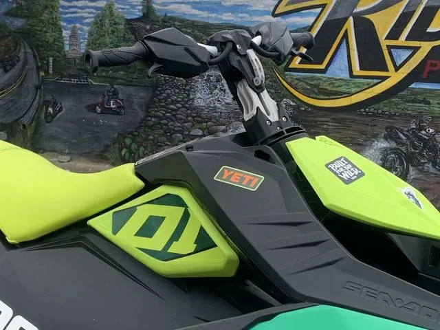 Slide: The Image of Sea-Doo Spark Trixx 2-up Rotax 900 H.O. ACE IBR 2021 - 9