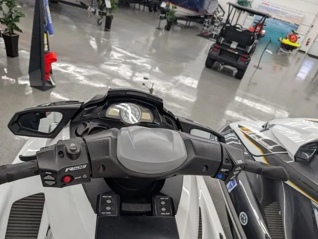 Slide: The Image of Yamaha FX Cruiser HO 2018 - 11