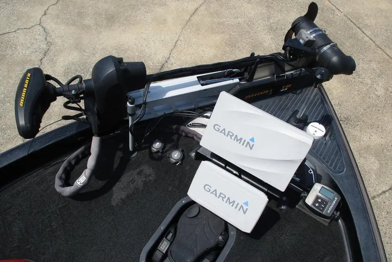 Slide: The Image of 2010 Ranger Z520 boat with Garmin electronics and Minn Kota trolling motor. - 5