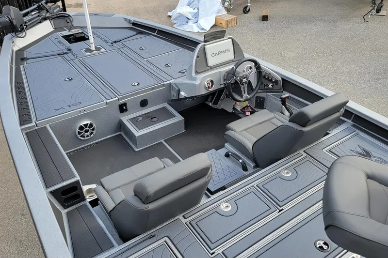 Slide: The Image of 2026 Xpress X19 Pro Bass boat interior with Garmin system and Yamaha Vmax 200 SHO. - 7