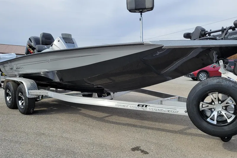 Slide: The Image of 2026 Xpress X19 Pro Bass boat with Yamaha Vmax 200 SHO, on trailer. - 8