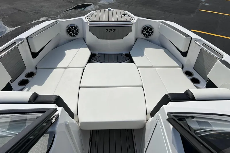 Slide: The Image of 2024 Yamaha Boats 222SE interior with white seating and cup holders. - 13