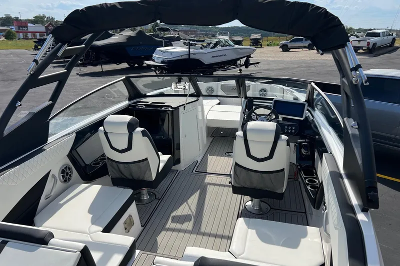 Slide: The Image of 2024 Yamaha Boats 222SE interior with sleek seating and modern dashboard design. - 18