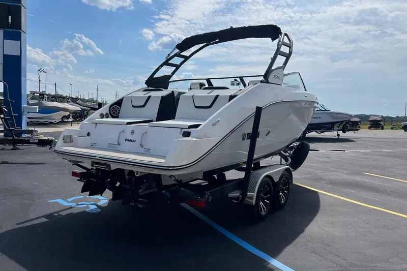 Slide: The Image of 2024 Yamaha Boats 222SE on trailer, parked outdoors under a clear sky. - 5