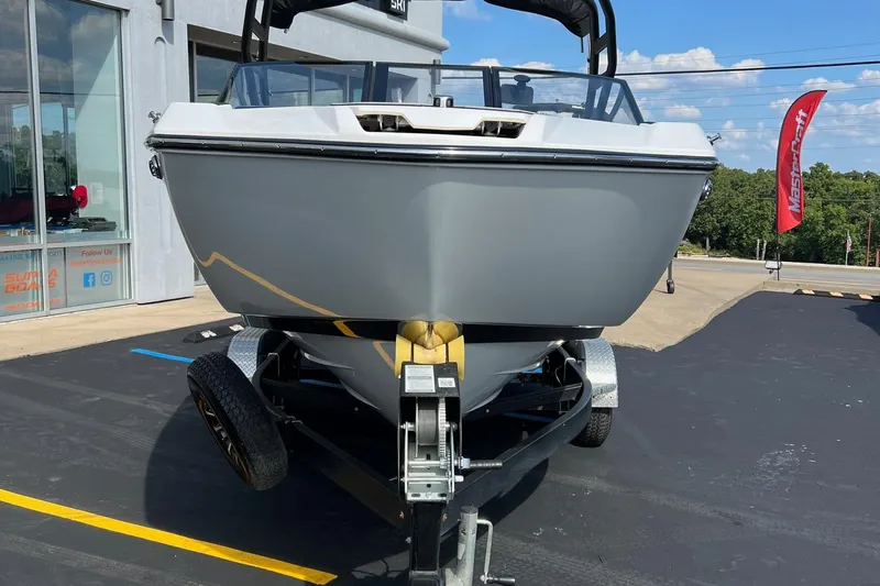 Slide: The Image of 2024 Yamaha Boats 222SE on trailer, displayed outdoors at dealership. - 8