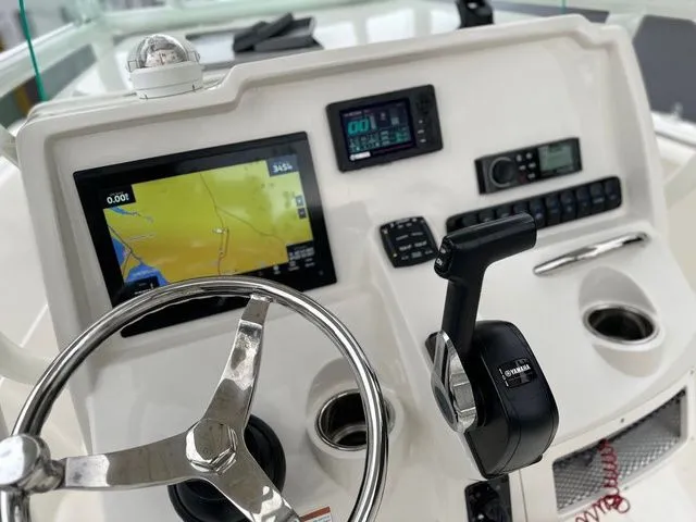 Slide: The Image of Sailfish 220 CC 2022 - 10