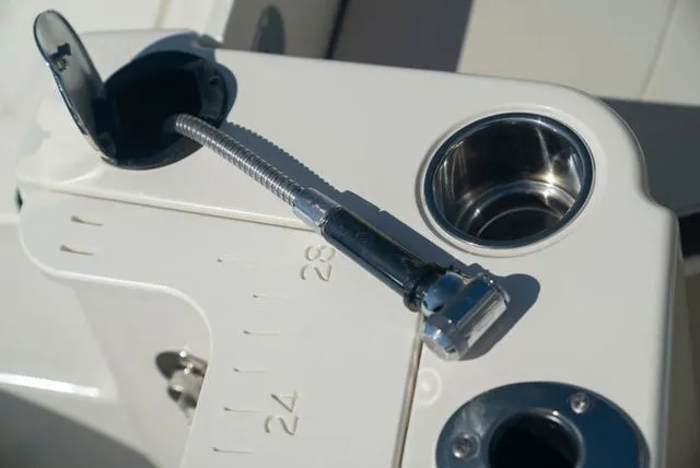 Slide: The Image of Sailfish 220 CC 2022 - 11