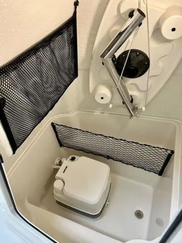 Slide: The Image of Sailfish 220 CC 2022 - 13