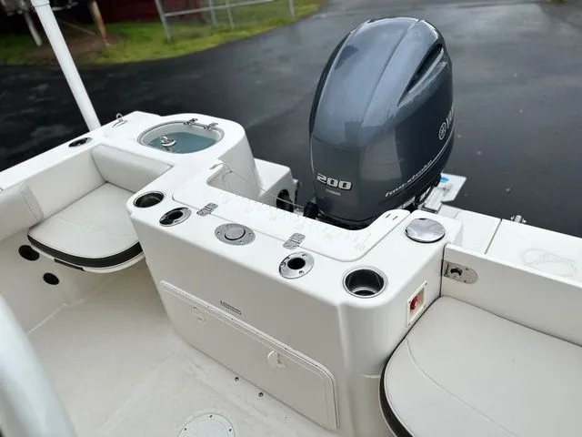 Slide: The Image of Sailfish 220 CC 2022 - 6