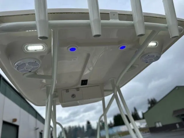 Slide: The Image of Sailfish 220 CC 2022 - 9