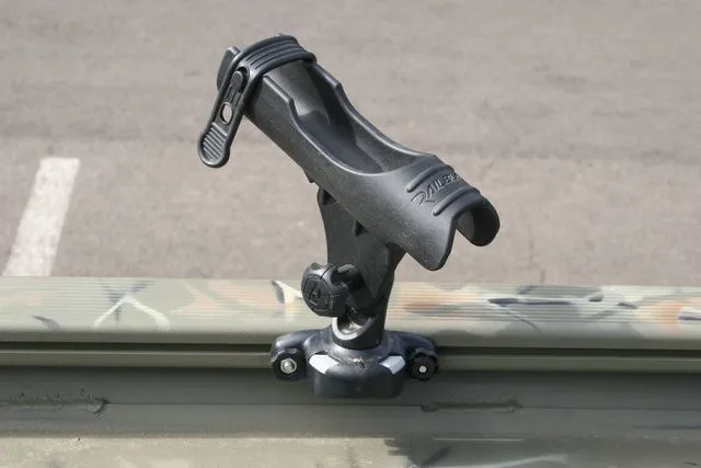 Slide: The Image of Tracker Grizzly 1648 Utility 2025 - 10