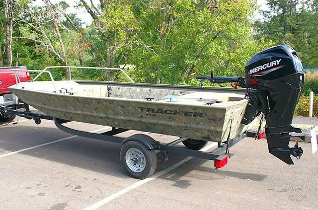 Slide: The Image of Tracker Grizzly 1648 Utility 2025 - 3