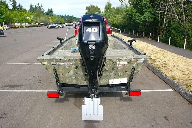 Slide: The Image of Tracker Grizzly 1648 Utility 2025 - 4