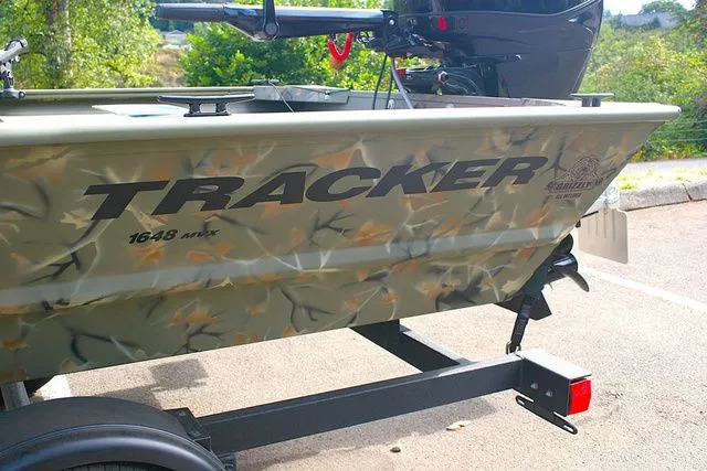 Slide: The Image of Tracker Grizzly 1648 Utility 2025 - 5