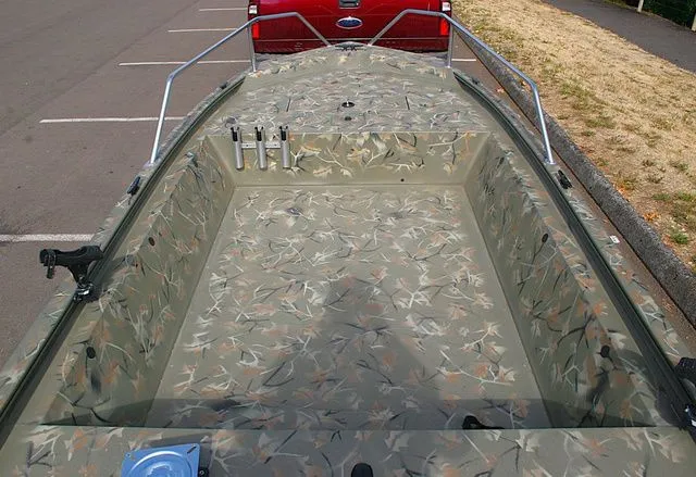 Slide: The Image of Tracker Grizzly 1648 Utility 2025 - 6