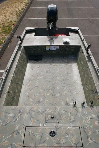 Slide: The Image of Tracker Grizzly 1648 Utility 2025 - 7