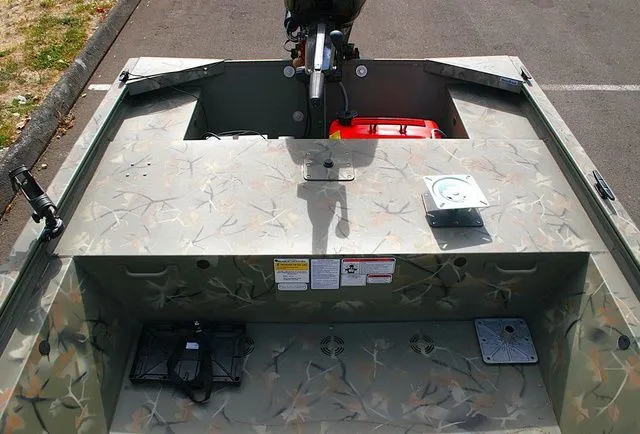 Slide: The Image of Tracker Grizzly 1648 Utility 2025 - 9