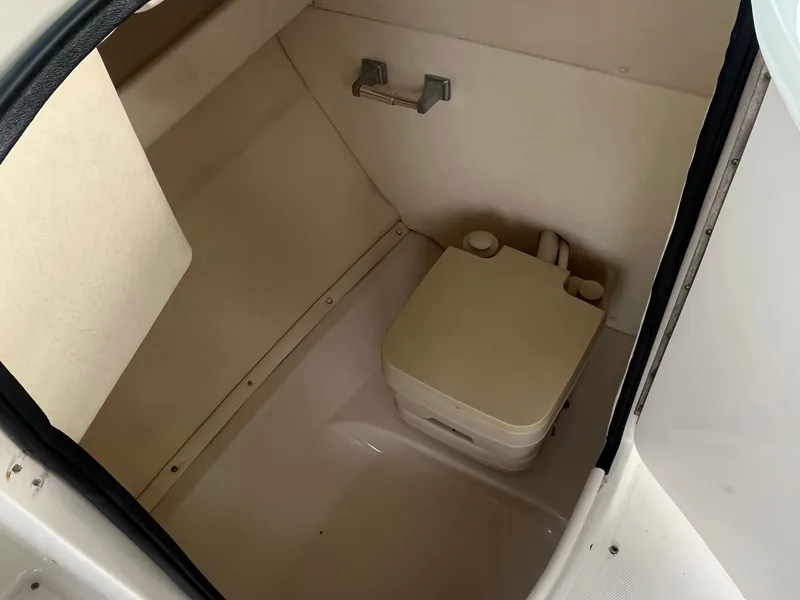 Slide: The Image of Sea Ray 220 Sundeck 2007 - 12