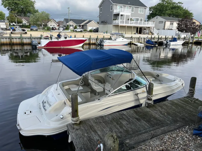 Slide: The Image of Sea Ray 220 Sundeck 2007 - 3