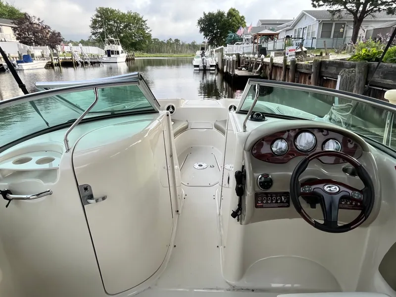 Slide: The Image of Sea Ray 220 Sundeck 2007 - 6