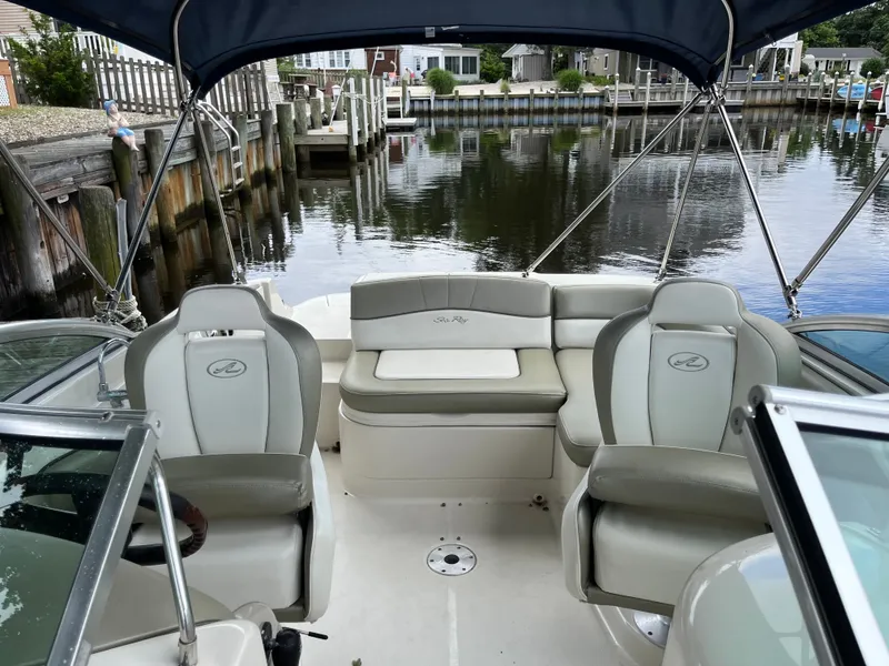 Slide: The Image of Sea Ray 220 Sundeck 2007 - 8