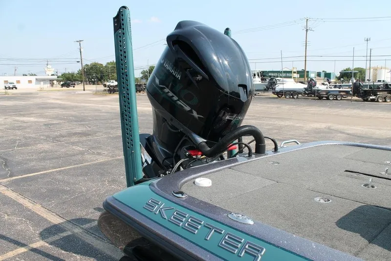 Slide: The Image of 2019 Skeeter FX21 LE boat with Yamaha engine in a parking lot. - 3