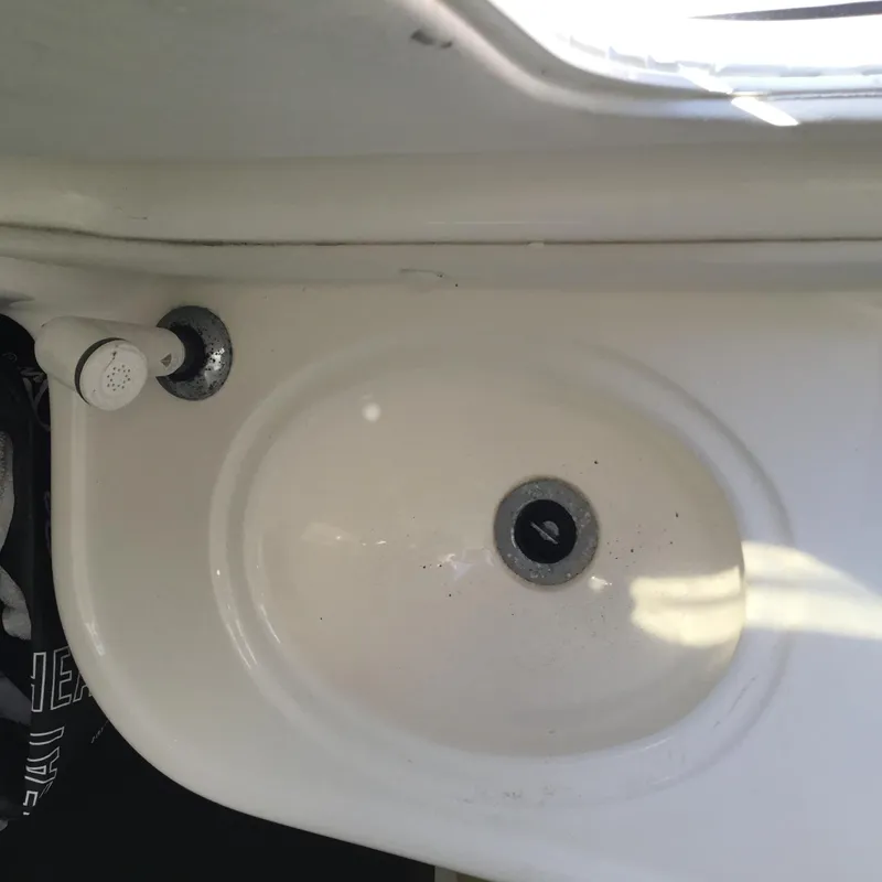 Slide: The Image of White sink with faucet on a 2004 Century 3200 Center Console boat. - 40
