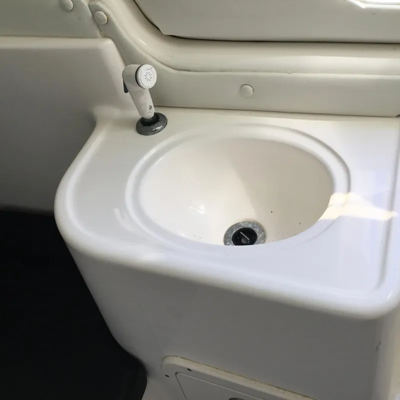 Slide: The Image of White sink with faucet on a 2004 Century 3200 Center Console boat. - 43