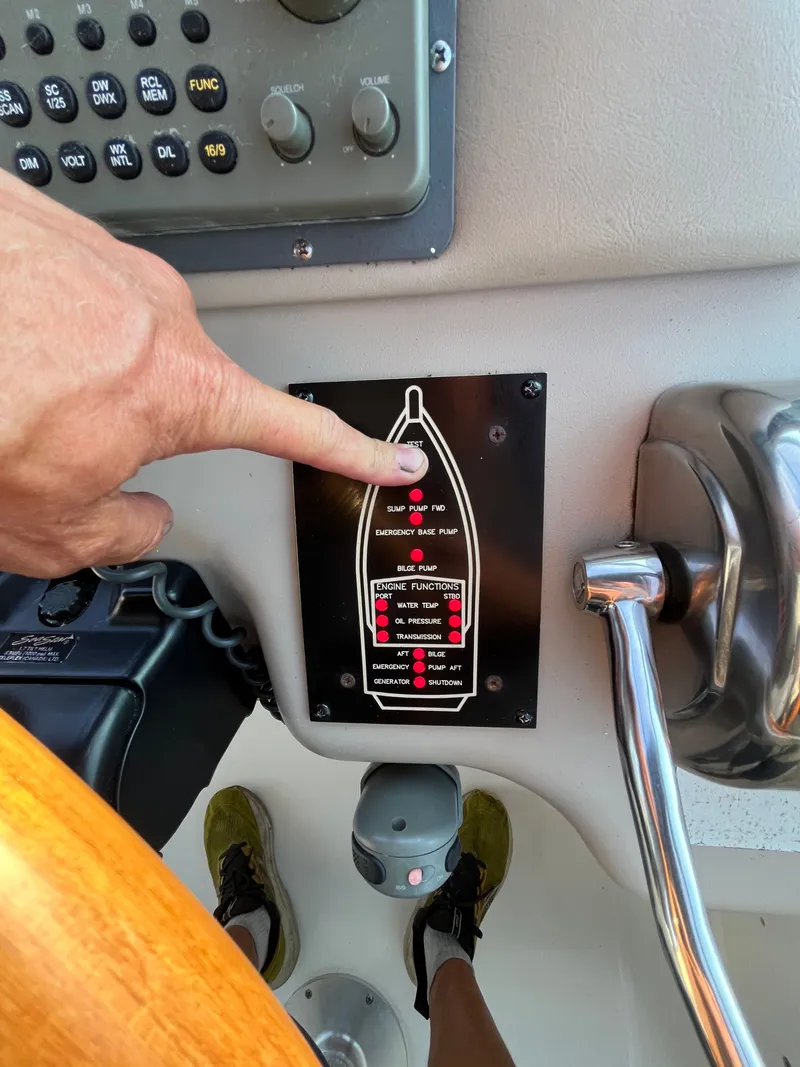 Slide: The Image of Sea Ray Sundancer 310 2000 - 12