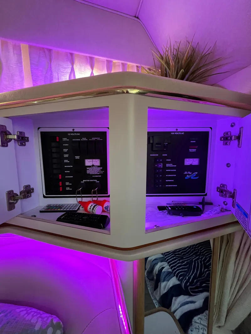 Slide: The Image of Sea Ray Sundancer 310 2000 - 13