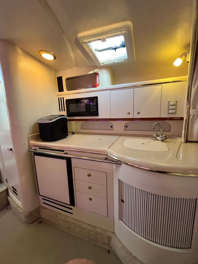 Slide: The Image of Sea Ray Sundancer 310 2000 - 16