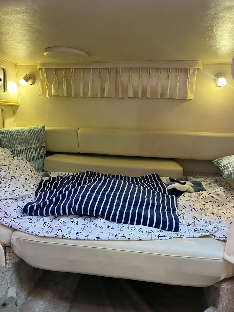 Slide: The Image of Sea Ray Sundancer 310 2000 - 17