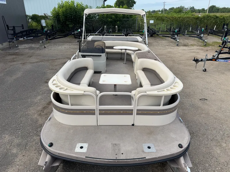 Slide: The Image of Crestliner LSi 2485 1999 - 11