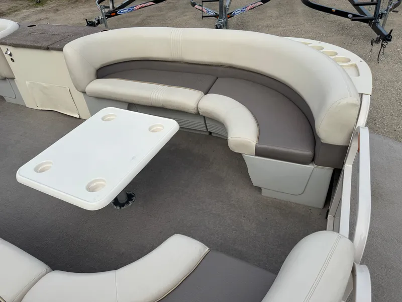 Slide: The Image of Crestliner LSi 2485 1999 - 12