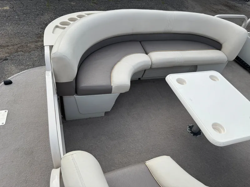 Slide: The Image of Crestliner LSi 2485 1999 - 13