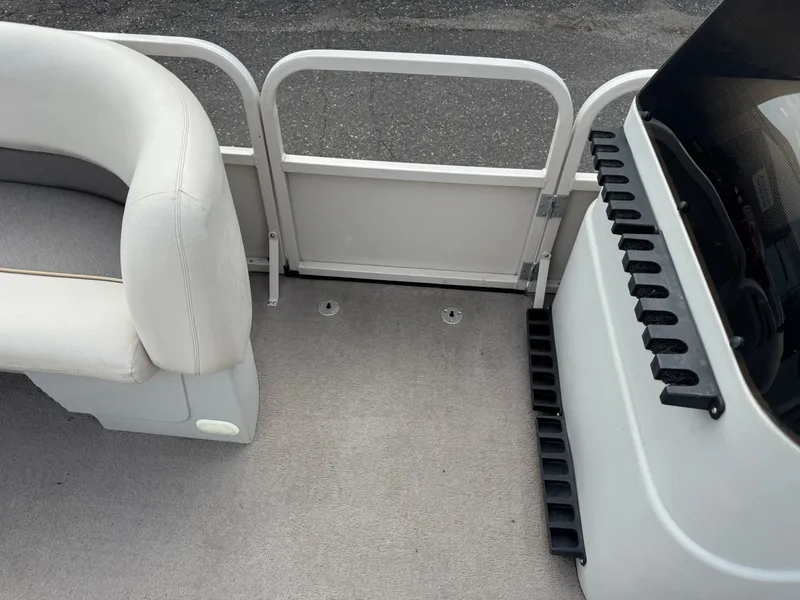 Slide: The Image of Crestliner LSi 2485 1999 - 15